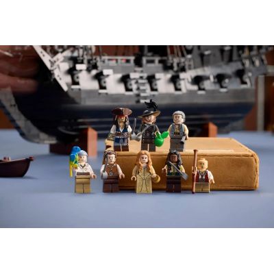 19. LEGO Icons 10365 - Statek piracki Kapitana Jacka Sparrowa