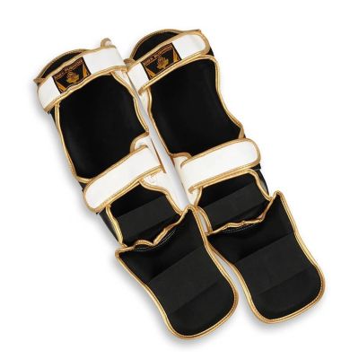 9. Ochraniacze na piszczele M - Undefeated