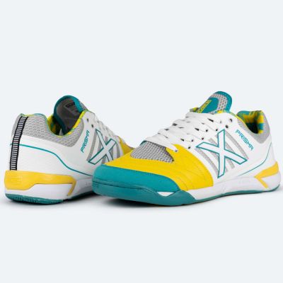 4. Buty piłkarskie Munich Prisma 37 IN M 3116038