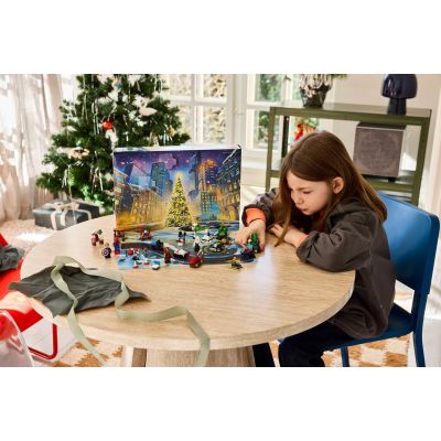 8. LEGO 76340 Super Marvel Heroes - Kalendarz adwentowy na rok 2026 V29