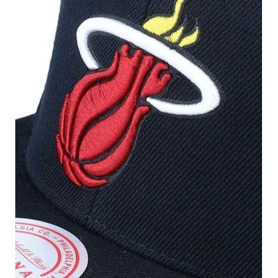 5. Czapka z daszkiem Mitchell & Ness NBA Miami Heat Top Spot Snapback Hwc Heat HHSS2976-MHEYYPPPBLCK