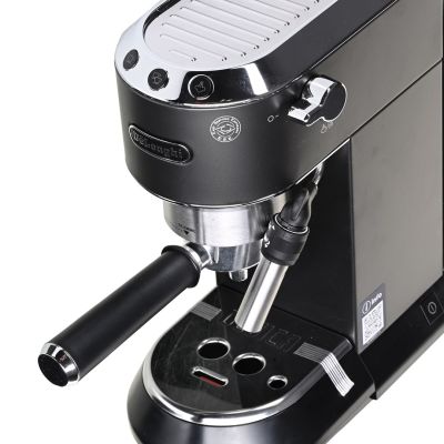 35. Ekspres ciśnieniowy DeLonghi Dedica Style EC 685.BK (1350W; kolor czarny)