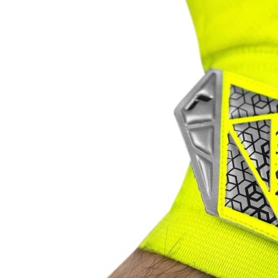 12. Rękawice bramkarskie Reusch Attrakt Starter Solid M 5570514 2014