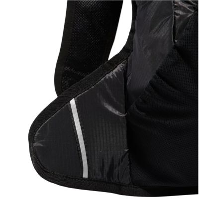 12. Plecak biegowy Asics Lightweight Running Backpack 2.0 3013A575-001
