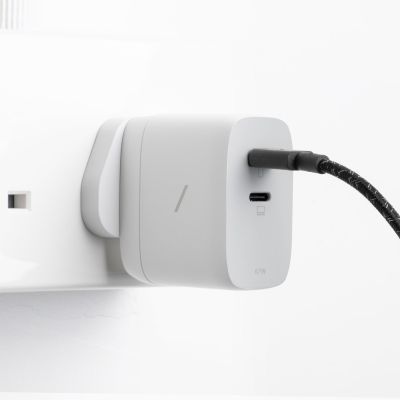 3. Ładowarka Native Union Fast Gan Charger PD 67W