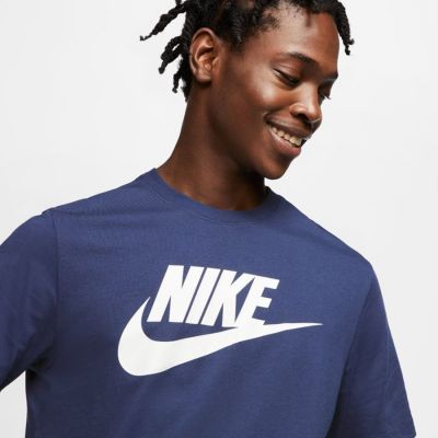 5. Koszulka Nike Sportswear M AR5004 411
