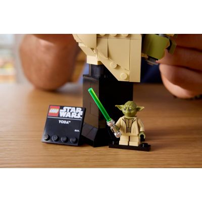 14. LEGO Star Wars 75438 - Popiersie Yody