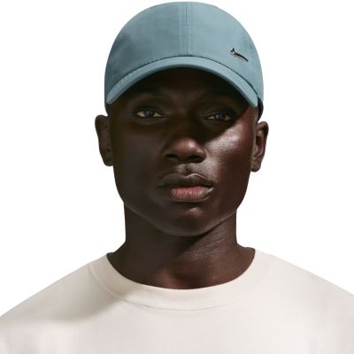 4. Czapka z daszkiem Nike Dri-FIT Club zielona FB5372 382