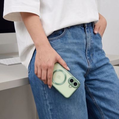 8. Etui Tech-Protect MagFlex na iPhone 17 - zielone matowe