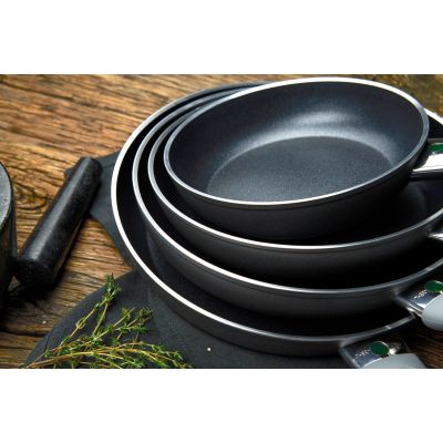 7. Patelnia BALLARINI Lazise 20 cm 75003-052-0