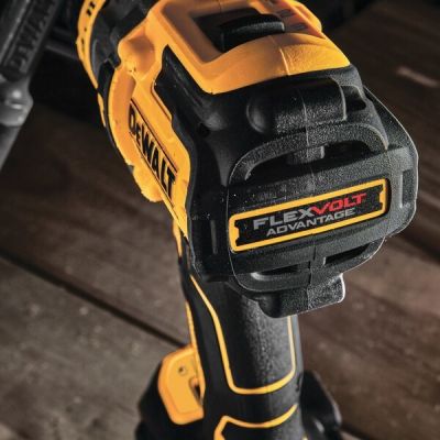 6. Wiertarko-wkrętarka aku 18V DEWALT DCD999NT