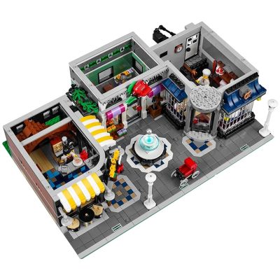 4. LEGO Creator Expert 10255 - Plac Zgromadzeń