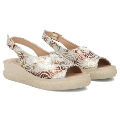 4. Skórzane sandały damskie na koturnie złote Filippo  DS7581