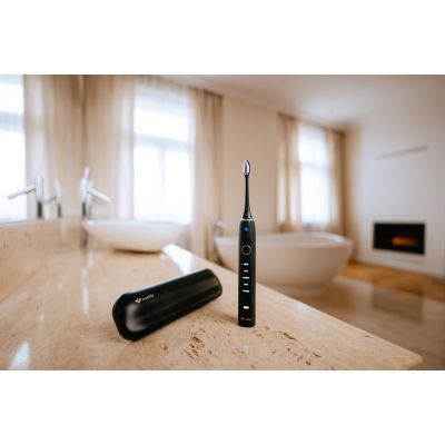 5. Szczoteczka soniczna TrueLife SonicBrush Clean70 UV Black