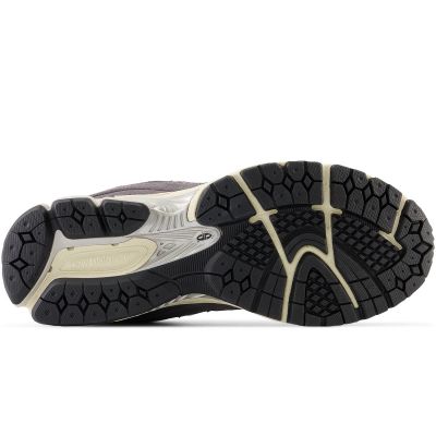 3. Buty New Balance sportowe M M2002RSH