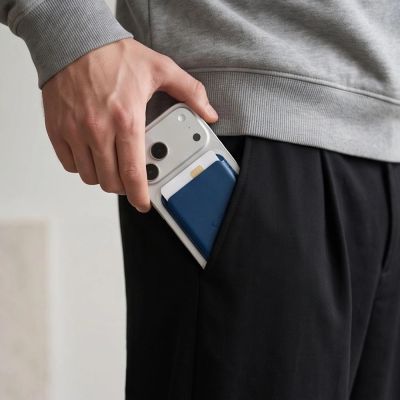 9. Etui Tech-Protect MagWallet Magsafe - niebieskie