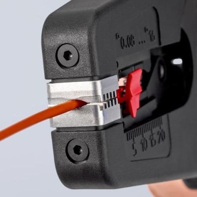 6. Szczypce do ściągania izolacji KNIPEX PreciStrip 16