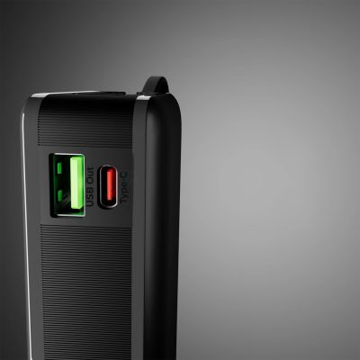 7. Powerbank SBS 20000 mAh 20 W z wbudowanym kablem USB-C i wyświetlaczem cyfrowym - czarny