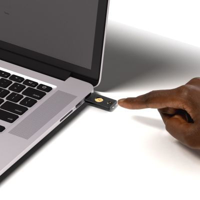 5. Klucz Sprzętowy Yubico Security Key NFC by Yubico (USB-A)