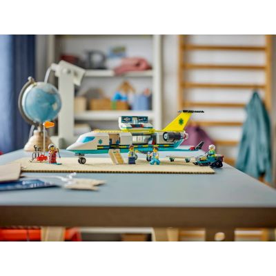 9. LEGO City 60465 Samolot pogotowia ratunkowego
