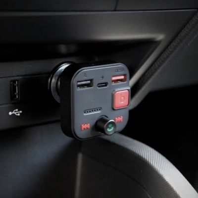 12. SAVIO TR-15 TRANSMITER FM Z WYŚWIETLACZEM, BLUETOOTH I ŁADOWARKĄ PD USB-C USB-A QUICK CHARGE, BASS BOOST