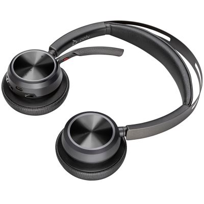 40. Zestaw słuchawkowy POLY Voyager Focus 2 USB-C-C z przejściówką USB-C/A i podst. ładującą