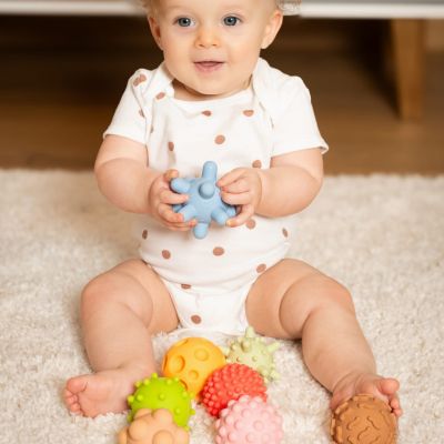 3. Piłki sensoryczne AM Tullo 8 szt. 497