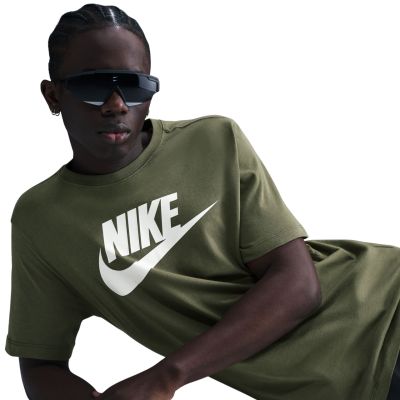 3. Koszulka męska Nike Sportswear oliwkowa AR5004 222