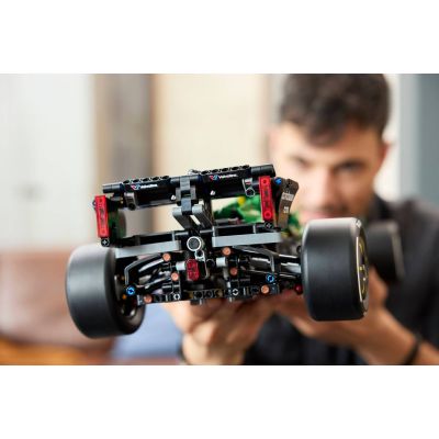 11. LEGO Technic 42240 - Bolid F1 Aston Martin Aramco AMR25