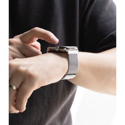 4. Bransoleta Ringke Metal One Mesh na Apple Watch 44 / 45 / 46 / 49 mm - srebrna