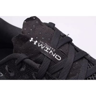 12. Buty Under Armour Velocity Wind 2 M 3024903-001