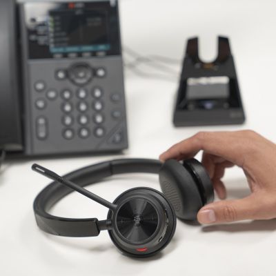 2. HP Poly Zestaw słuchawkowy Poly Voyager 4320-M + kabel USB-A na USB-C + adapter BT700
