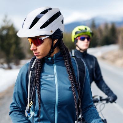 9. Kask rowerowy MTB Wozinsky z odpinanym daszkiem lekki L - czarno-biały