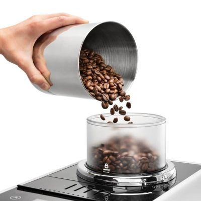 6. Ekspres ciśnieniowy DeLonghi EXAM 440.55.W
