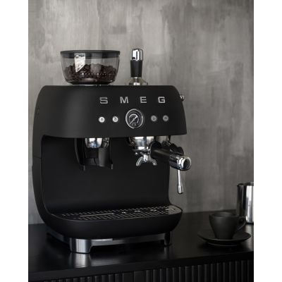 20. Smeg EGF03BLMEU ekspres do kawy Ręczny Ekspres do espresso 2,4 l