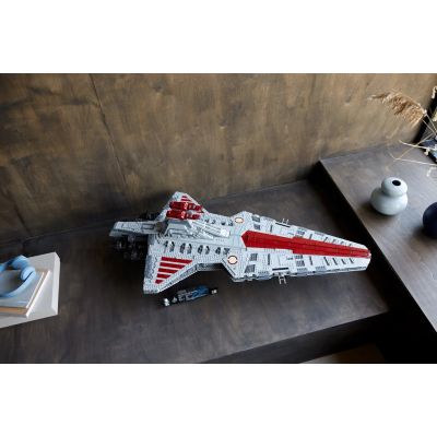 8. LEGO Star Wars 75367 Gwiezdny Niszczyciel typu Venator