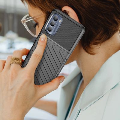 7. Thunder Case etui do Motorola Moto G62 5G silikonowy pancerny pokrowiec czarne