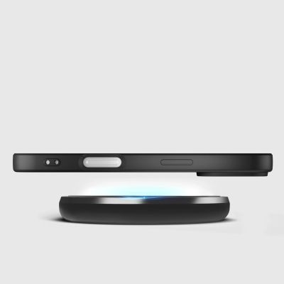 8. Etui SBS Instinct na iPhone 17 - czarne