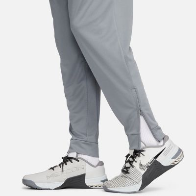 6. Spodnie Nike Totality M FB7509-084