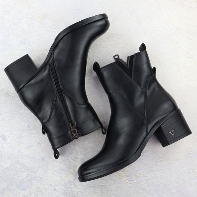 4. Botki damskie na słupku ocieplane czarna Vinceza 58581