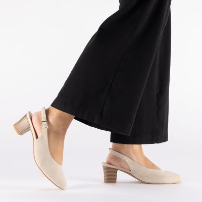 8. Skórzane czółenka z odkrytą piętą beżowe Rieker 44651-60