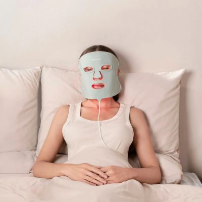 4. Nanoleaf LED Therapy Mask - maska do terapii światłem LED