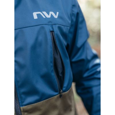 3. Kurtka rowerowa NORTHWAVE Easy Out Softshell Jacket czarny