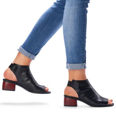 7. Skórzane komfortowe sandały Remonte W RKR654