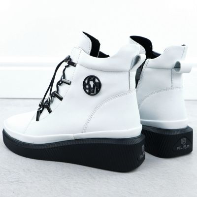 4. Skórzane botki damskie na koturnie białe Filippo DBT7416