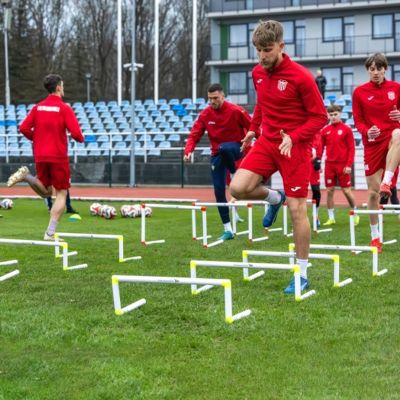 6. Płotek treningowy Pro Yakima Sport 40cm 100083