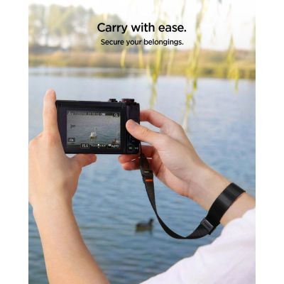 11. Smycz Spigen Universal Adjustable Lanyard Strap Wrist do telefonu - czarne