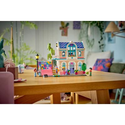 7. LEGO Friends 42687 - Dom rodziny Liann