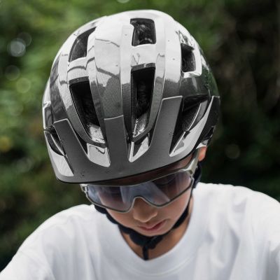 4. Kask rowerowy Rockbros LK-67 młodzieżowy z odpinanym daszkiem 54–58 cm - szary