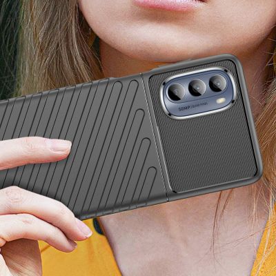5. Thunder Case etui do Motorola Moto G62 5G silikonowy pancerny pokrowiec czarne